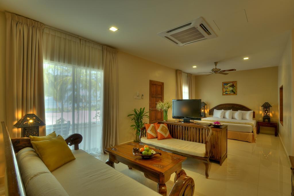 Frangipani Langkawi Resort Пантай-Сенанг Номер фото