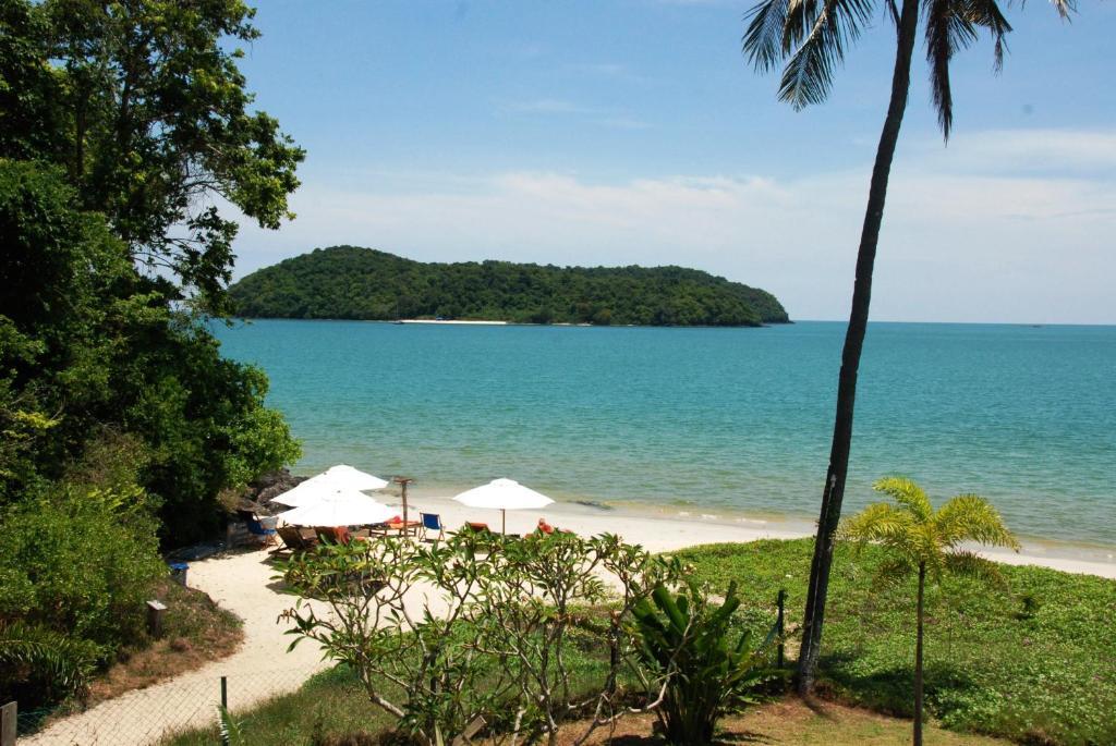 Frangipani Langkawi Resort Пантай-Сенанг Номер фото