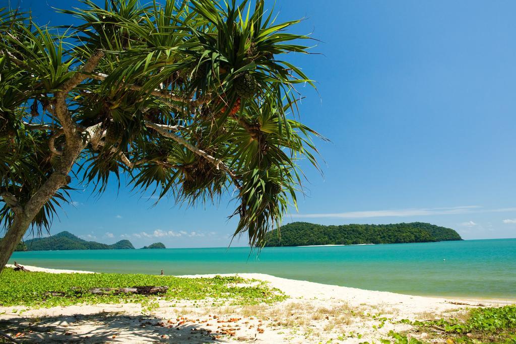 Frangipani Langkawi Resort Пантай-Сенанг Экстерьер фото