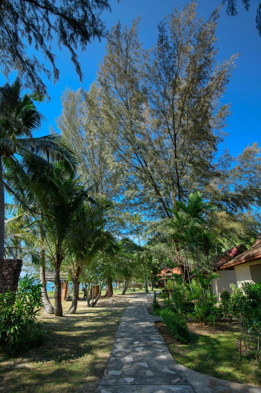 Frangipani Langkawi Resort Пантай-Сенанг Экстерьер фото