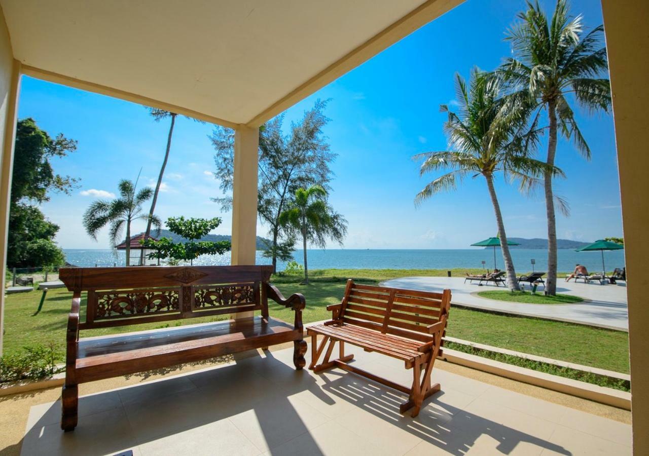 Frangipani Langkawi Resort Пантай-Сенанг Экстерьер фото