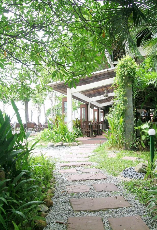 Frangipani Langkawi Resort Пантай-Сенанг Экстерьер фото